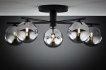 Lampa sufitowa Prato z pięcioma kulistymi kloszami w dymnym szkle, zamontowana na czarnym, metalowym stelażu. Klosze w kształcie kul, umieszczone na wysięgnikach, zapewniają nowoczesny wygląd i równomierne oświetlenie.