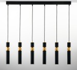 Lampa wisząca Alas w kolorze czarnym z sześcioma źródłami światła GU10. Posiada cylindryczne klosze z matowego metalu, ozdobione złotymi elementami. Zawieszona na czarnych przewodach z prostokątną podstawą.