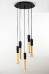 Lampa wisząca Alas z pięcioma źródłami światła GU10. Składa się z długich, cylindrycznych kloszy w kolorze złotym, zawieszonych na czarnych linkach. U góry znajduje się okrągła, czarna podsufitka. Całość ma nowoczesny design.