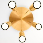 Lampa wisząca Alas w kolorze złotym, z pięcioma oprawami na żarówki GU10. Widok z dołu, ukazujący okrągłą podstawę i cylindryczne klosze z białymi źródłami światła. Metaliczna, gładka powierzchnia.