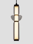Lampa wisząca Glorica 1xLED 15W w kolorze czarnym, z przezroczystymi elementami szklanymi. Ma cylindryczny kształt z dwoma dużymi kloszami oraz centralnym źródłem światła, zawieszona na cienkim kabelku. Tło jednolite, szare.