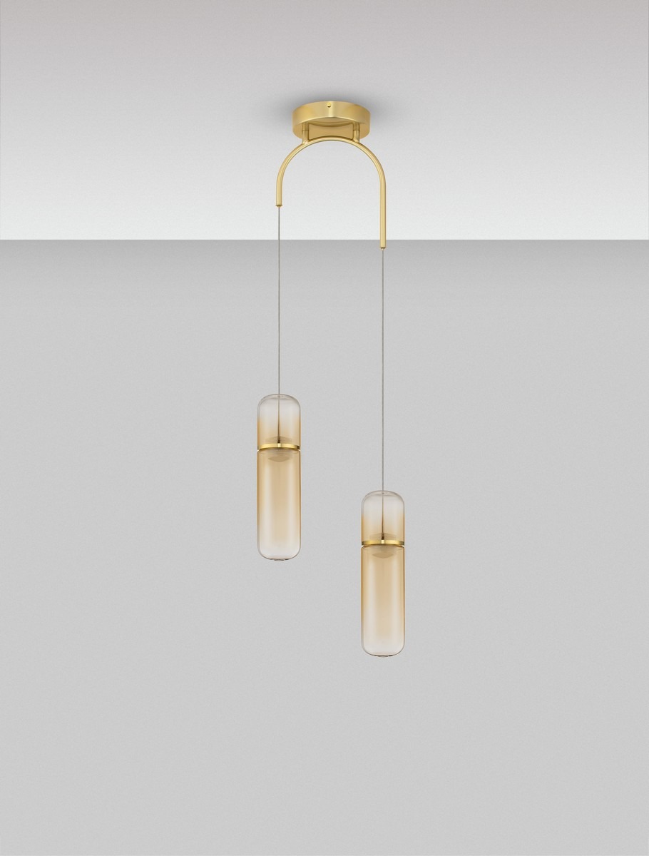 Lampa wisząca Rebalvo z dwoma kloszami LED 14W w kolorze złotym. Klosze mają cylindryczny kształt z przezroczystego szkła, zawieszone na cienkich linkach. Montaż sufitowy z dekoracyjnym złotym uchwytem. Tło jednolite, jasne.