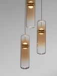 Lampa wisząca Rebalvo 3xLED 21W w kolorze złotym, składająca się z trzech przezroczystych, szklanych kloszy w kształcie cylindrów z gradientem od przezroczystego do brązowego, zawieszonych na cienkich przewodach.