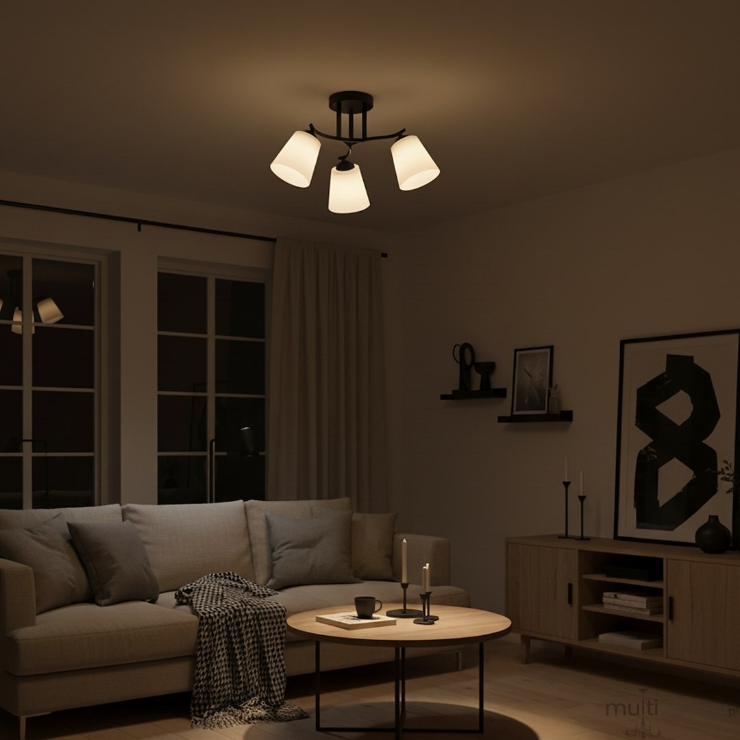 Czarna lampa sufitowa Pafos z trzema kloszami E27, montowana na suficie. Klosze mają prosty, cylindryczny kształt, a całość oświetla przestrzeń w nowoczesnym wnętrzu, widoczna w aranżacji z sofą i stolikiem kawowym.