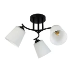 Czarna lampa sufitowa Pafos z trzema kloszami w kształcie stożka, wykonana z metalu i szkła. Klosze w kolorze białym, zamontowane na łuku, z widocznymi żarówkami E27. Ujęcie z dołu, ukazujące całość konstrukcji.