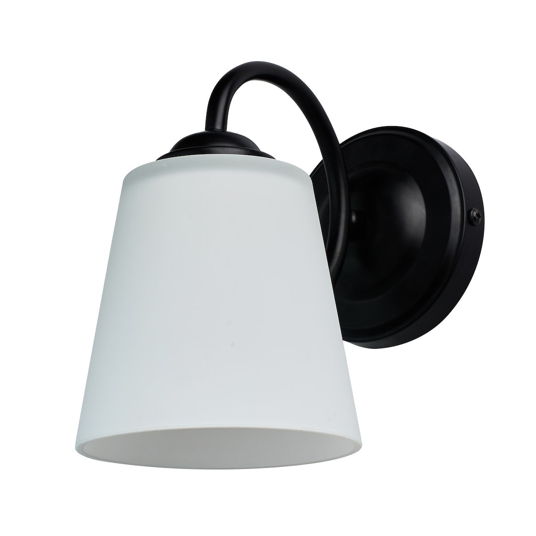 Kinkiet Pafos 1xE27 w kolorze czarnym z matowym kloszem w białym kolorze. Produkt montowany na ścianie, z eleganckim, minimalistycznym designem. Widoczny kształt klosza w formie stożka oraz czarna podstawa.