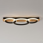 Lampa sufitowa LED Rowena 18W 4000K w kolorze czarnym, z trzema okrągłymi oprawami w białym świetle. Metalowa konstrukcja z drewnianym detalem na tle jasnego sufitu, zamontowana w pozycji poziomej.