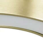 Złota lampa wisząca LED 40W CCT z matowym wykończeniem, o zaokrąglonym kształcie. Widoczna biała osłona światła, zamontowana pod kątem. Elementy metalowe o teksturze szczotkowanej, zestawione z gładkimi powierzchniami.