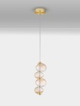 Lampa wisząca Tanvera z jedną żarówką LED 15W w kolorze złotym. Składa się z czterech bursztynowych kul o teksturowanej powierzchni, zawieszona na cienkim, metalowym łańcuszku. Prosta, nowoczesna konstrukcja.