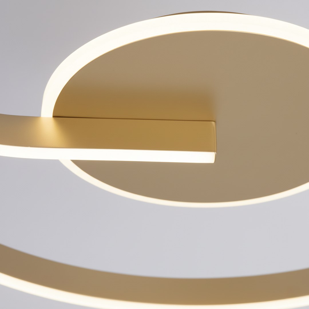 Lampa sufitowa LED Lorenzo 22W, o temperaturze barwowej 4000K, w kolorze złotym. Ujęcie zbliżeniowe na okrągły klosz i element montażowy, z delikatnym podświetleniem. Gładka powierzchnia, minimalistyczny design.