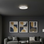 Cali Round lampa sufitowa LED 30W 4000K w kolorze czarnym i białym, okrągła, zamontowana na suficie. Oświetlenie znajduje się w nowoczesnym wnętrzu z szarymi ścianami, kanapą i dekoracyjnymi obrazami.