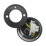 Czarna lampa wisząca Genesis z wykończeniem złotym, z gniazdem na żarówkę GU10. Widoczny jest okrągły element montażowy z otworami oraz przewody elektryczne wewnątrz. Produkt w pozycji leżącej, na białym tle.