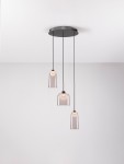 Lampa wisząca Tavenco 3xLED 15W w kolorze czarnym. Składa się z trzech szklanych kloszy o lekko zaokrąglonym kształcie, zawieszonych na czarnych linkach. Całość montowana do sufitu na okrągłej podstawie. Tło jasne, minimalistyczne.