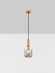 Lampa wisząca Querisa z jedną oprawą E27, złoty uchwyt, przezroczysta szklana klosz, zawieszona na czarnym przewodzie, umieszczona na jasnym tle.