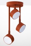 Lampa wisząca Nemo 3xGX53 w kolorze ceglastym z trzema okrągłymi kloszami. Produkt zawieszony na trzech cienkich metalowych linkach, prezentowany z dołu. Klosze mają białe, matowe wykończenie, co kontrastuje z ceglanym kolorem.