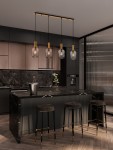 Lampa wisząca Querisa 4xE27 w kolorze złotym, zawieszona na czterech długich przewodach, z przezroczystymi kloszami. Ujęcie z góry nad nowoczesnym wyspą kuchenną z marmurowym blatem i barowymi stołkami.