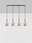 Lampa wisząca Querisa 4xE27 w kolorze złotym z przezroczystymi kloszami. Ułożona poziomo, z czterema źródłami światła w metalowych oprawach. Długość kabli umożliwia zawieszenie na odpowiedniej wysokości. Proste tło podkreśla elegancki design.