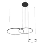 Lampa wisząca LED Circolo 85W w kolorze czarnym, z trzema okrągłymi pierścieniami w różnych rozmiarach, zawieszona na cienkich linkach. Oświetlenie o temperaturze barwowej 3000K, montowane do sufitu, idealne do nowoczesnych wnętrz.