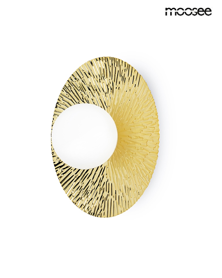 Kinkiet Soul 30 w kolorze złotym, z unikalnym, teksturowanym kloszem w kształcie owalnym. Wyposażony w jedno gniazdo na żarówkę G9. Produkt zamontowany na białym tle, widoczny z przodu, z detalami wzoru na powierzchni.