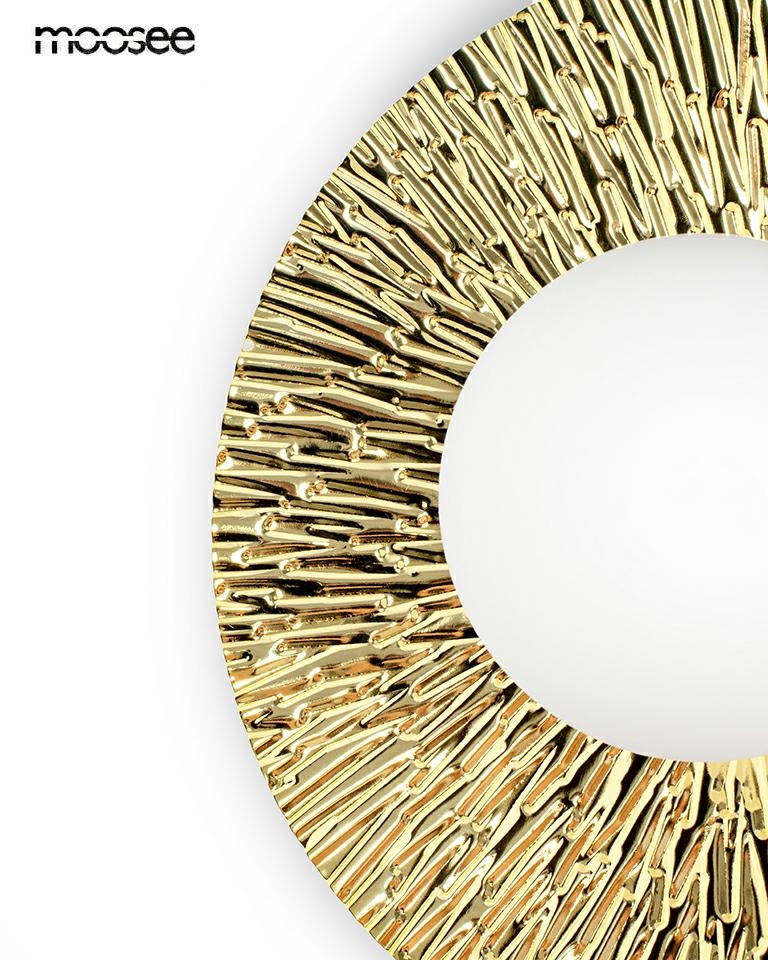 Kinkiet Soul 30 z oprawą w kolorze złotym, z fakturą o nieregularnym wzorze, z okrągłym miejscem na żarówkę G9. Produkt widoczny z przodu, na białym tle, bez dodatkowych elementów.