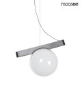 Lampa wisząca Balance 1xG9 w kolorze grafitowym. Posiada sztywny, prostokątny uchwyt z metalu oraz kulisty klosz z mlecznego szkła. Zawieszona na cienkim przewodzie, w nowoczesnym, minimalistycznym stylu, idealna do różnych aranżacji wnętrz.