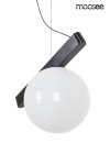 Lampa wisząca Balance z grafitowym uchwytem i dużą, białą, okrągłą kulą. Produkt zawieszony na cienkim przewodzie, w minimalistycznym stylu. Idealna do nowoczesnych wnętrz.