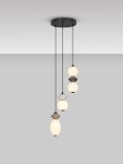 Lampa wisząca Monreta z trzema źródłami światła LED 20W w kolorze czarnym. Składa się z wiszących kulistych kloszy w różnych odcieniach (białym, szarym i przezroczystym), zawieszonych na czarnych linkach. Montaż sufitowy.