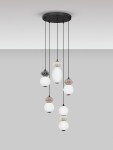 Lampa wisząca Monreta z pięcioma źródłami LED, czarna z multikolorowymi kloszami. Kształty kloszy są owalne i okrągłe, zawieszone na cienkich linkach. Klosze w kolorach białym, szarym i brązowym, zamontowane na okrągłej podstawie sufitowej.