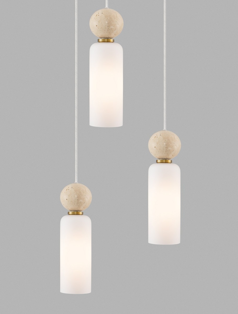 Lampa wisząca Corvizo 3xG9 w złotym wykończeniu. Składa się z trzech cylindrycznych kloszy w białym, matowym szkle, każdy z kamienną kulą na górze. Zawieszona na cienkich, białych przewodach, na szarym tle.