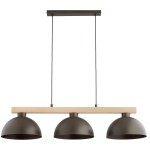 Lampa wisząca Verta z trzema kloszami w czekoladowym brązie zawieszona na drewnianej belce. Klosze mają półkulisty kształt, a całość zawieszona jest na cienkich, ciemnych linkach. Idealna do nowoczesnych wnętrz.