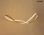Lampa wisząca LED Waves 60, złota, o mocy 28W i temperaturze barwowej 3000K. Charakteryzuje się falistym kształtem i nowoczesnym designem, zawieszona na cienkich linkach, emitując ciepłe światło.