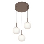 Lampa wisząca LED Montes 18W CCT w brązowej oprawie z trzema kulistymi kloszami w białym kolorze, zawieszona na cienkich czarnych linkach. Klosze mają teksturowaną powierzchnię, a całość montowana na okrągłej, brązowej podstawie.