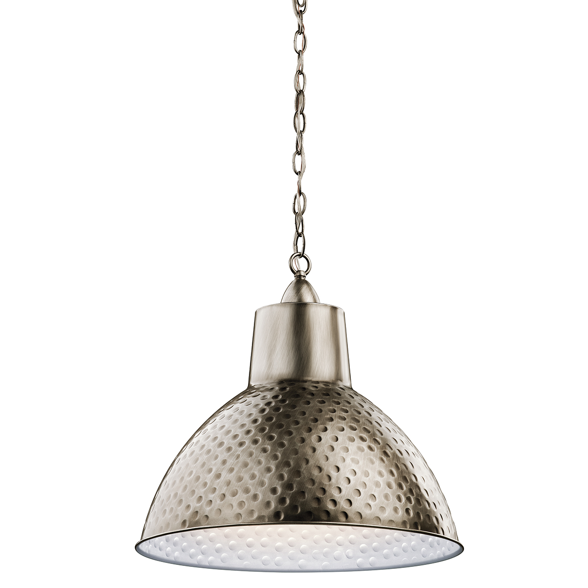 Lampa wisząca Missoula w antycznym srebrze z metalowym kloszem o teksturowanej powierzchni. Zawieszona na łańcuchu, o zaokrąglonym kształcie, z miejscem na żarówkę E27. Prosta forma uzupełnia nowoczesne wnętrza.