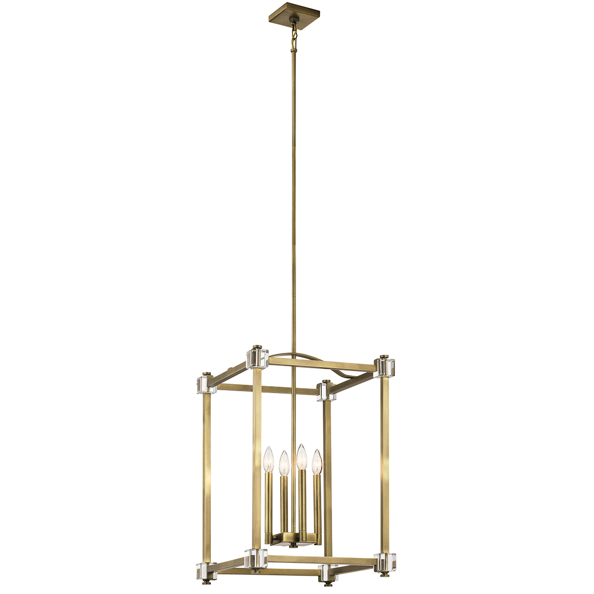 Lampa wisząca Cayden w kolorze mosiądzu, z czterema żarówkami E14, w kształcie prostopadłościanu z przezroczystymi detalami. Zawieszona na cienkim łańcuchu, prezentuje nowoczesny styl. Widok z boku, na jednolitym tle.