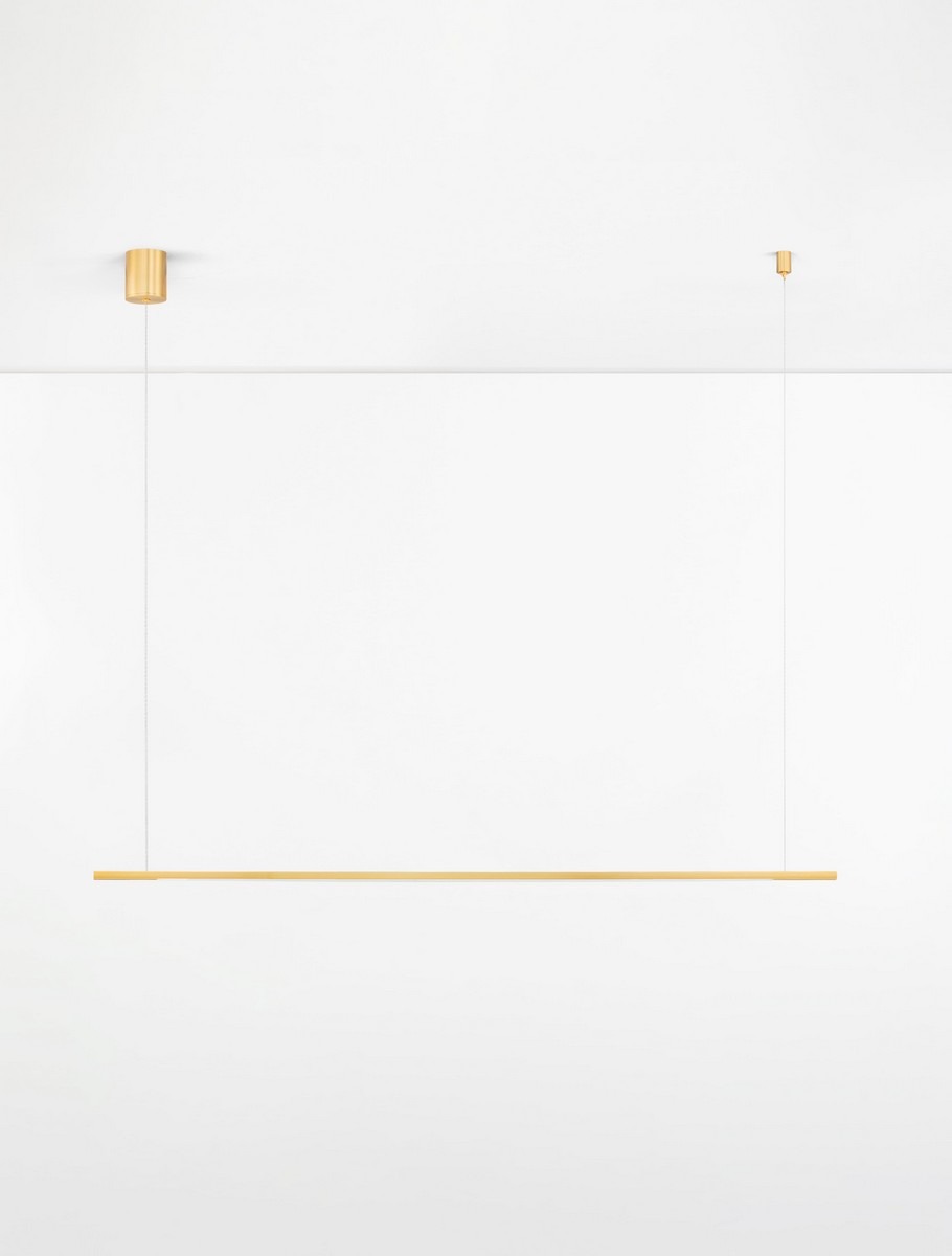Lampa wisząca Monterzo 1xLED 20W CCT w złotym kolorze, zawieszona na cienkich linkach. Prosty, minimalistyczny kształt, pozioma belka na białym tle, z metalowym mocowaniem sufitowym. Idealna do nowoczesnych wnętrz.