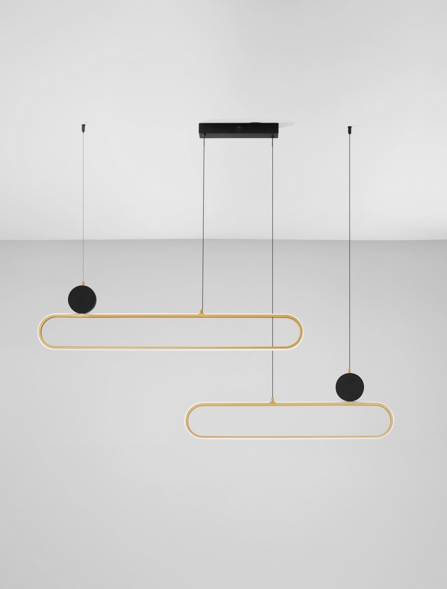 Lampa wisząca Turviano 2xLED 49W w kolorze czarnym i złotym. Dwa wydłużone, owalne klosze zawieszone na cienkich linkach, z okrągłym, czarnym elementem. Montaż sufitowy na prostokątnej podstawie. Prosta, nowoczesna forma.