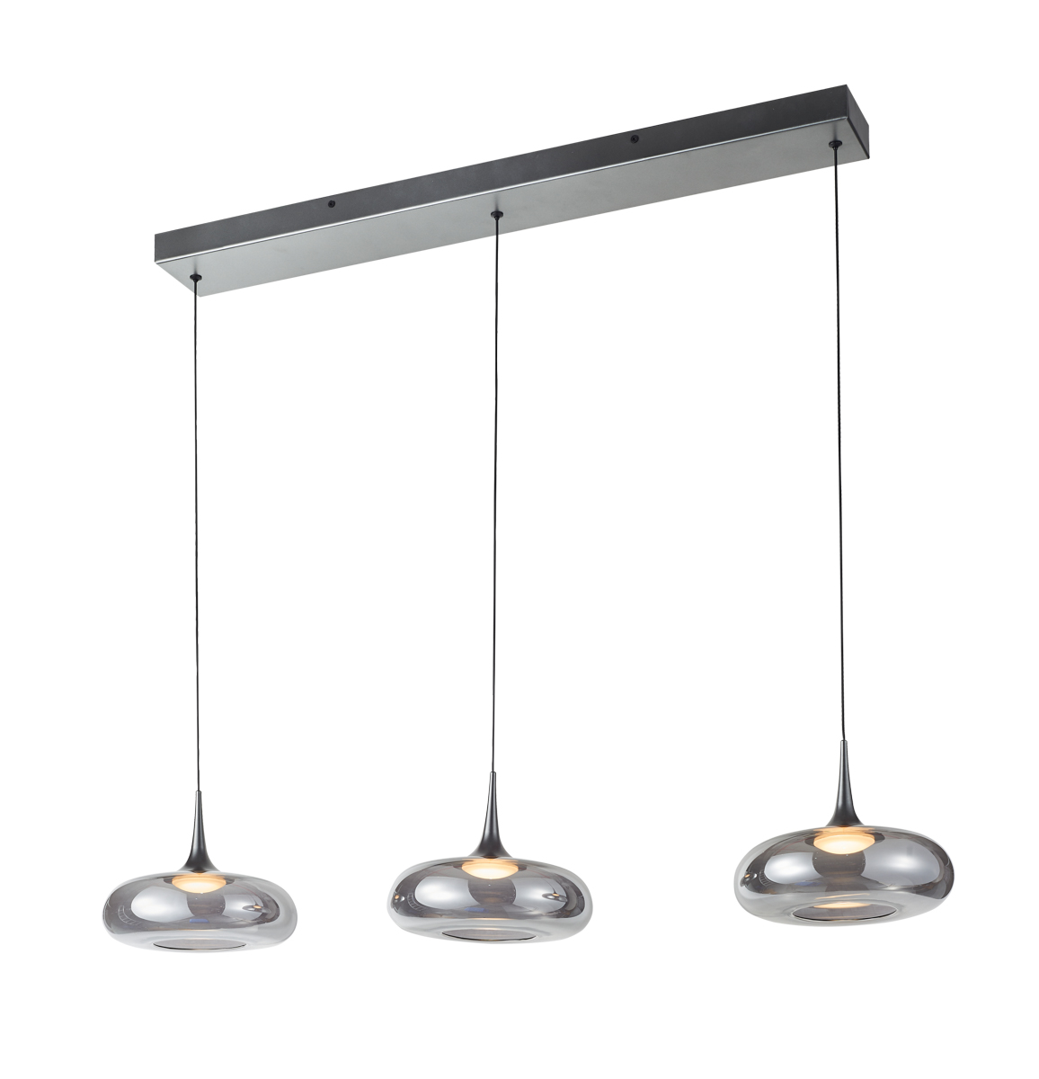 Lampa wisząca Tenele 21W 3000K w srebrnym kolorze, z trzema zaokrąglonymi kloszami i cienkimi zawieszeniami, montowana na prostokątnej podkładce. Klosze mają połyskującą powierzchnię, emitującą ciepłe światło.