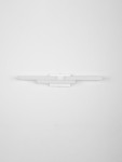 Kinkiet Marvona 1xLED 14W 4000K w kolorze białym, o prostokątnym kształcie, zamontowany na gładkiej, białej ścianie. Lampa ma minimalistyczny design z płaską, matową powierzchnią i subtelnymi detalami.