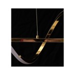 Lampa wisząca Memphis 2xLED 55W w kolorze złotym. Zawiera dynamiczne, faliste kształty metalowego ramienia oraz elementy LED. Ujęcie z boku pokazuje detale wykończenia i sposób mocowania. Tło czarne, podkreślające produkt.