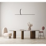 Czarna lampa wisząca Pelle z dwiema żarówkami LED o mocy 32W, w minimalistycznym stylu, zawieszona nad stołem. Kształt prostokątny z okrągłym elementem w centralnej części. Tło jasne, na którym widać nowoczesne meble i dekoracje.
