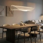 Czarna lampa wisząca Dragonfly z jedną żarówką LED 35W, o falistym kształcie, zawieszona nad drewnianym stołem w jadalni. W tle widoczne panele ścienne i jasna kanapa, tworzące elegancką aranżację.