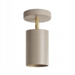 Lampa sufitowa Spoti w kolorze kaszmiru z złotym elementem, o cylindrycznym kształcie, montowana na suficie. Wyposażona w oprawę GU10, prezentuje minimalistyczny design, idealna do nowoczesnych wnętrz.