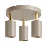 Lampa sufitowa Spoti Round w kolorze kaszmiru z trzema cylindrycznymi kloszami, wykończona złotymi elementami. Ujęcie z góry, produkt montowany na suficie, z widocznymi gwintami GU10 na żarówki.