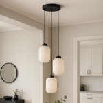 Lampa wisząca Vilar z trzema kloszami E27 w kolorze czarnym i białym. Klosze o owalnym kształcie z teksturowanym, matowym szkłem, zawieszone na czarnych linkach. Produkt zamontowany do sufitu w nowoczesnym wnętrzu.