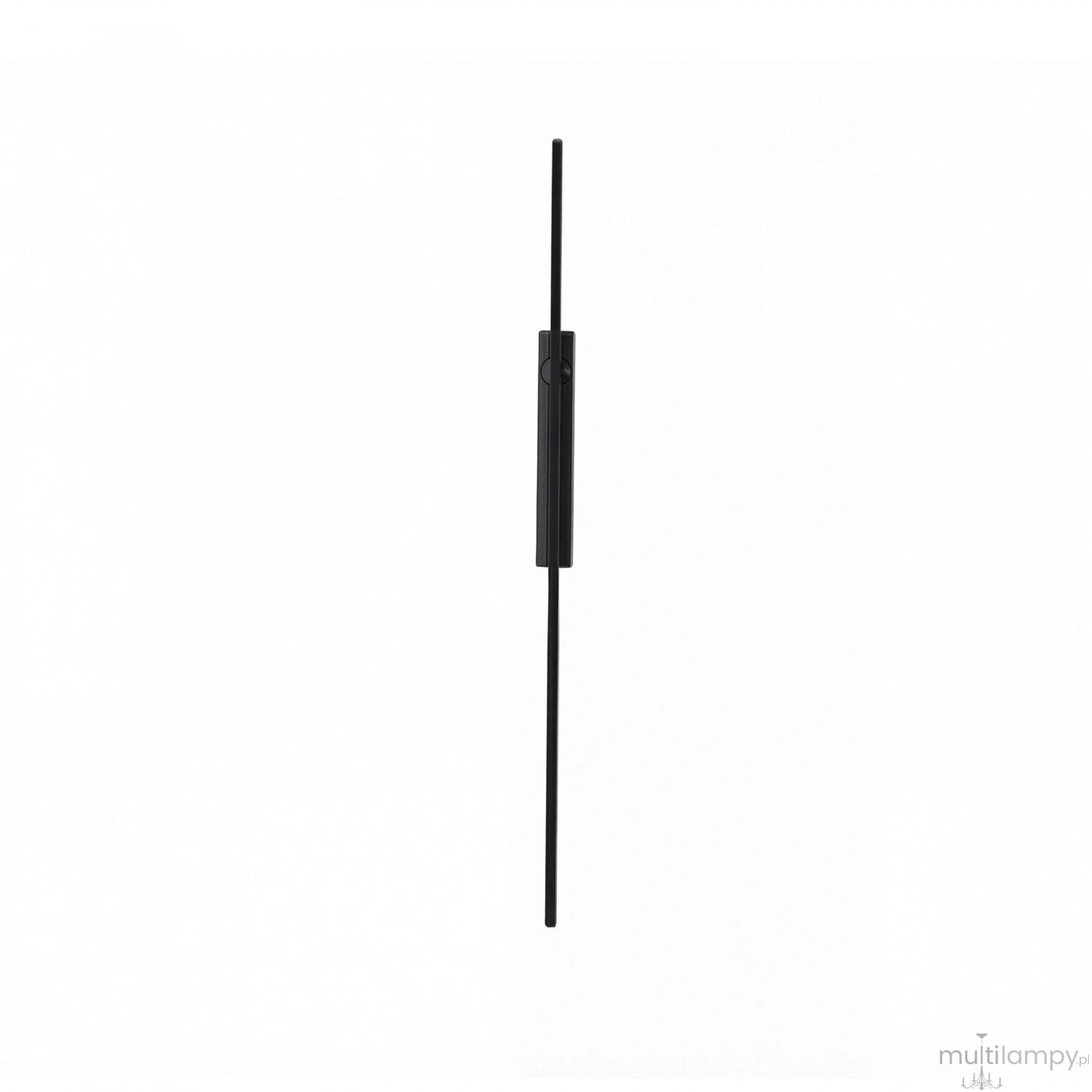 Kinkiet LED Castor 90, czarny, o mocy 9W, wąski, prostokątny kształt, zamontowany pionowo. Posiada minimalistyczny design, widoczne przycisk do regulacji. Tło białe, co podkreśla elegancki wygląd lampy.