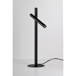 Lampa stołowa LED Trost 4,5W w kolorze czarnym, z prostą, minimalistyczną konstrukcją. Ujęcie z boku, z pionowym trzonkiem i poziomą lampą, stojąca na okrągłej podstawie. Widoczny kabel zasilający. Tło jasne, co podkreśla design produktu.