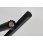 Czarna lampa stołowa LED Trost 4,5W z cylindrycznym kształtem. Widoczna głowica z diodą LED w metalowej oprawie. Ujęcie z góry, ukazujące detal oświetlenia. Proste, nowoczesne wzornictwo, idealna do biura lub domowego wnętrza.