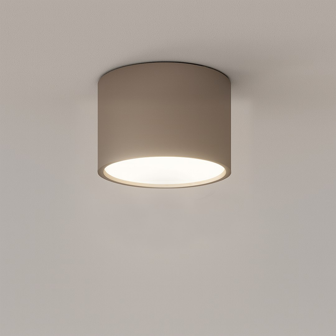 Lampa sufitowa Dixie 1xGX53 w kolorze kaszmiru, okrągła, montowana do sufitu. Emituje ciepłe światło przez przezroczystą szybkę. Prosty, minimalistyczny design, idealna do nowoczesnych wnętrz. Ujęcie z dołu, na jednolitym tle.