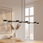 Lampa wisząca Megara czarna z ośmioma punktami świetlnymi, zawieszona na dwóch cienkich linkach. W tle widoczne okno oraz elementy dekoracyjne, takie jak wazon i rośliny. Produkt w aranżacji wnętrza, na jasnym tle.