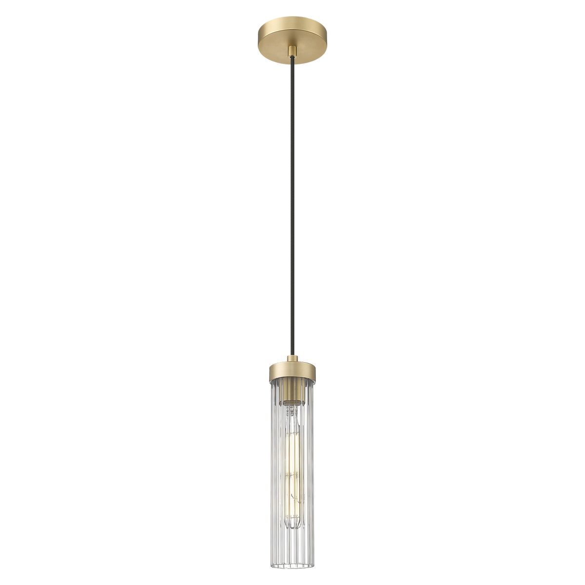 Lampa wisząca Quincy z mosiężnym wykończeniem, z przezroczystym kloszem w kształcie cylindrycznym. Zawieszona na cienkim, czarnym kablu, z oprawką na jedną żarówkę E27. Prosty design pasujący do nowoczesnych wnętrz.